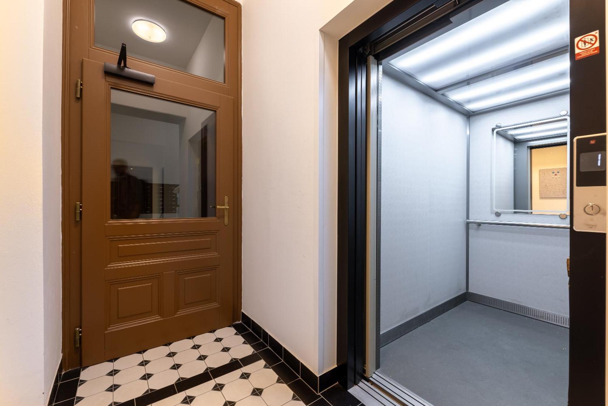 Modern Urban Room In The City Center Of Praag Buitenkant foto